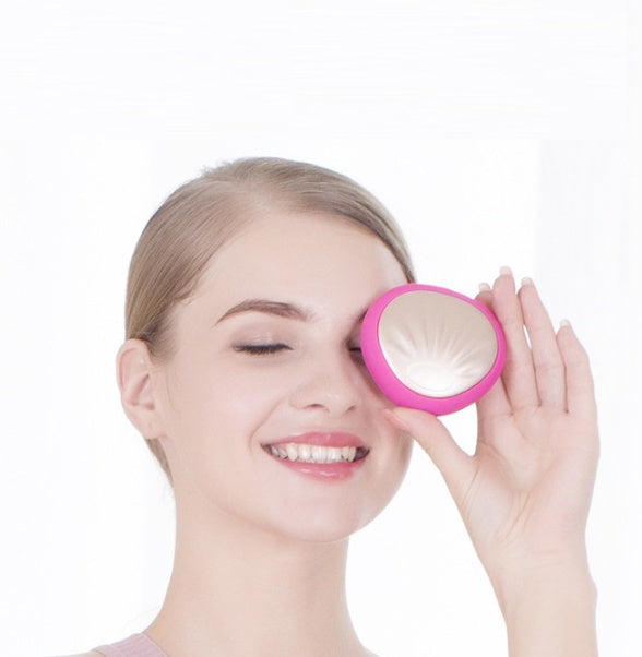 Skin beautifying and moisturizing instrument