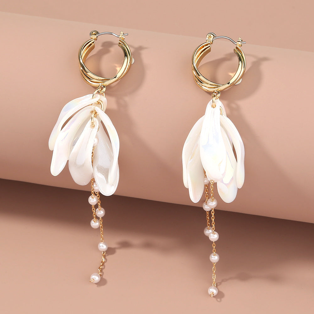 C-shaped Earhook with colorful pearls and white petals