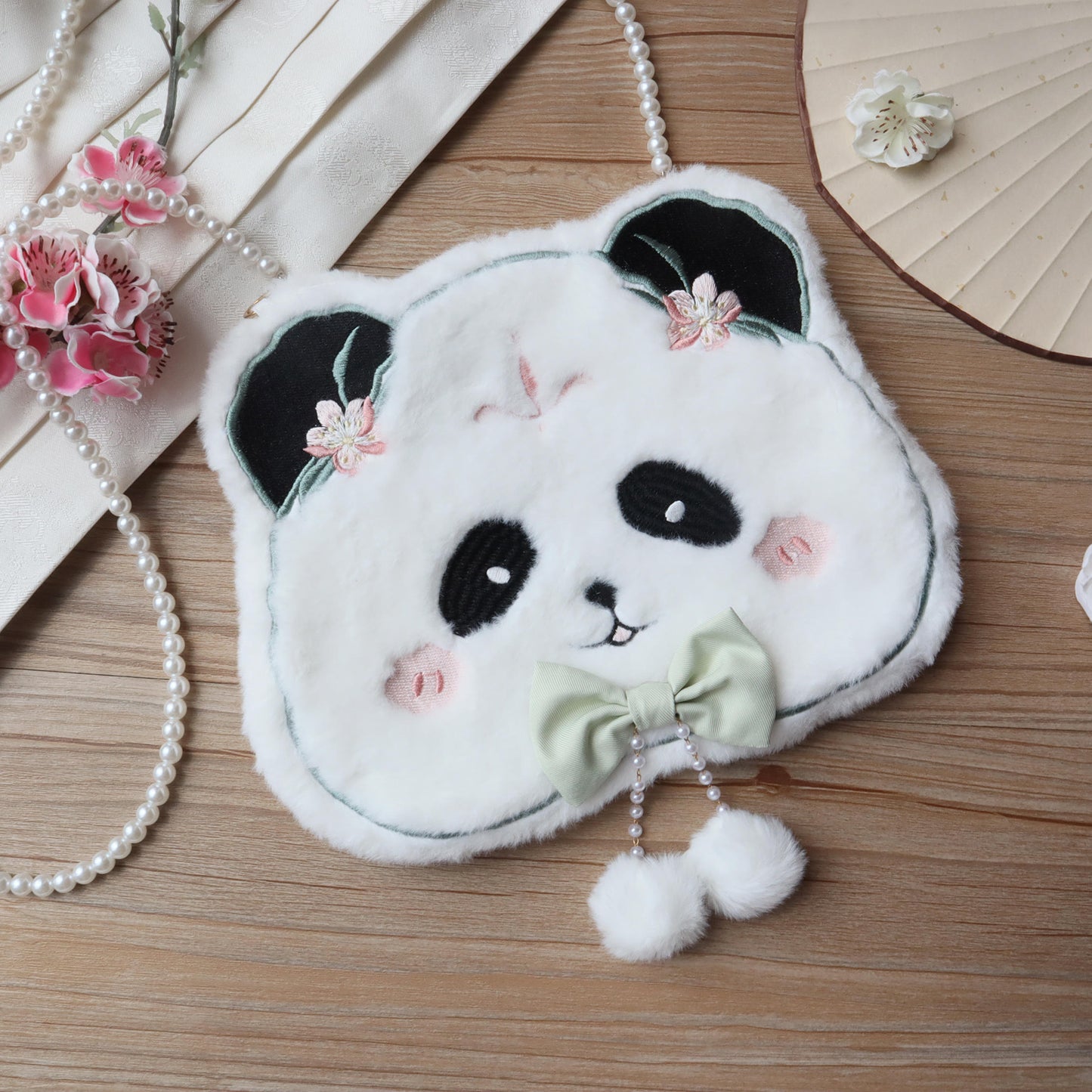 Bolso de felpa con cadena de perlas y bordado de panda de invierno