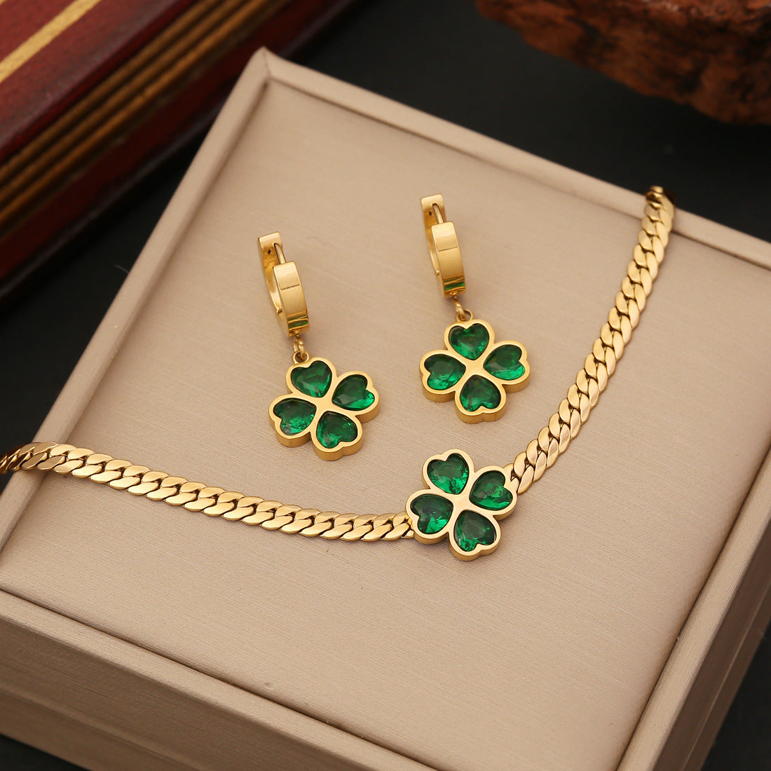 Women's Fashion Emerald Necklace Set