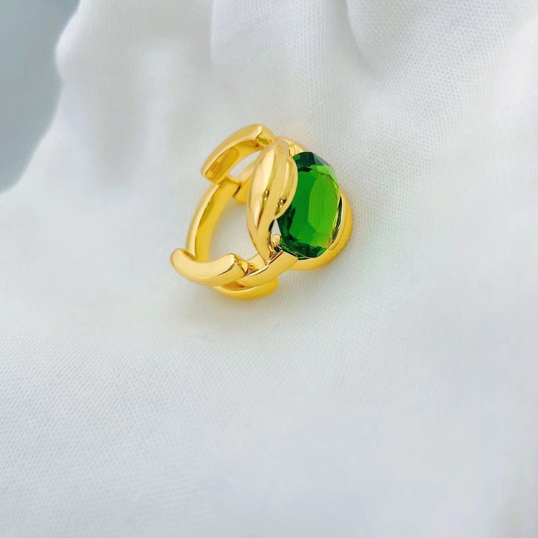 Emerald Gold Vintage Personality Ring