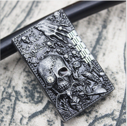 Skull Langsheng Gas Lighters Creative Metal Relief Ghost Head Double Diamond Rub Grinding Wheel Flame Lighter