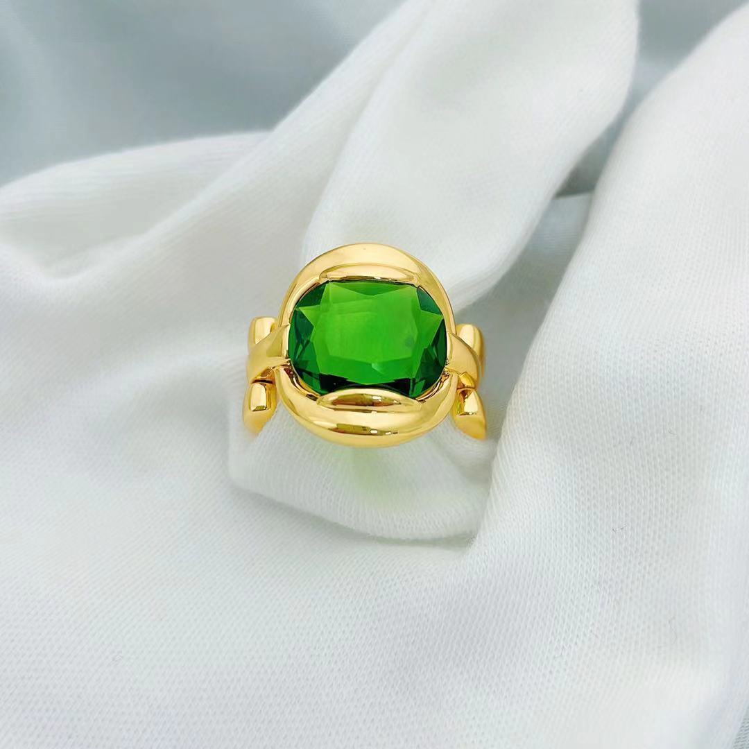 Emerald Gold Vintage Personality Ring