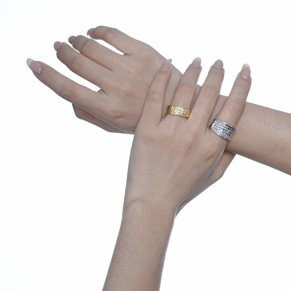 Women's Irregular Hammer Patterned Index Finger Ring