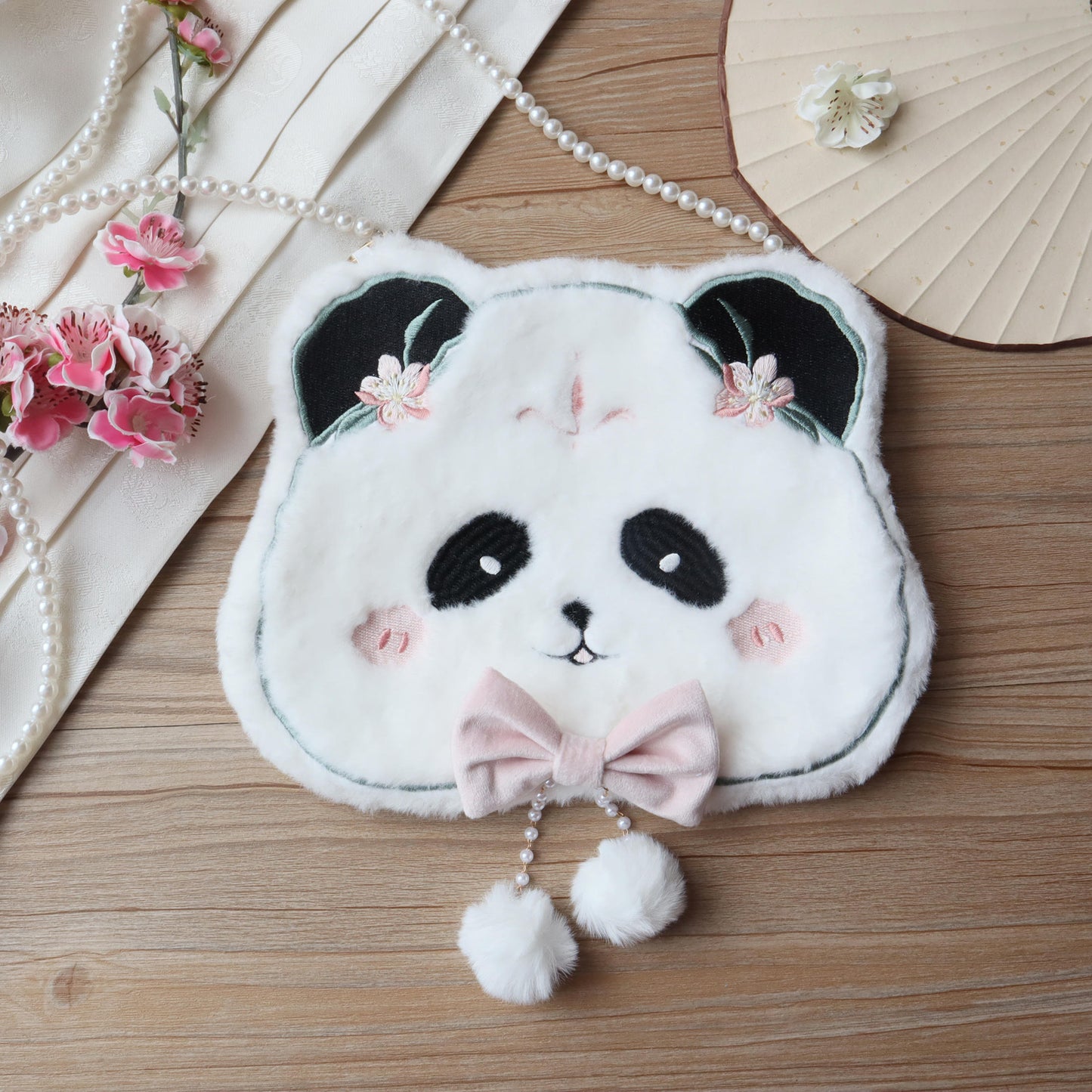 Bolso de felpa con cadena de perlas y bordado de panda de invierno