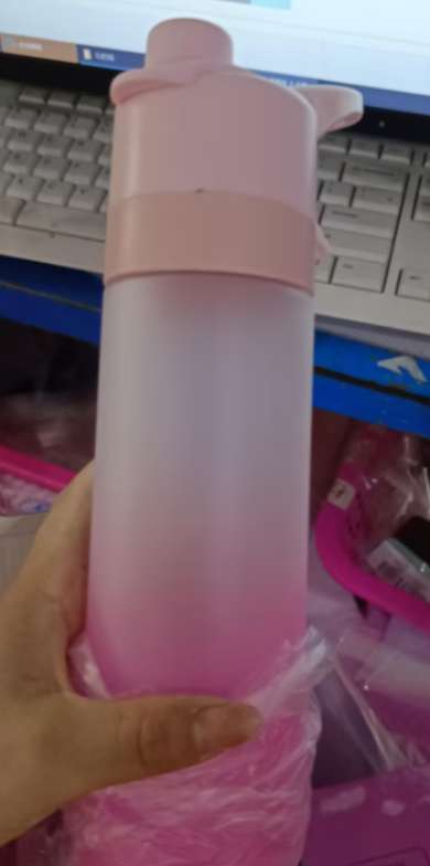 Botella de agua pulverizada para niñas, deporte al aire libre, taza de agua para Fitness, botella pulverizadora de gran capacidad, botellas de viaje, utensilios de cocina